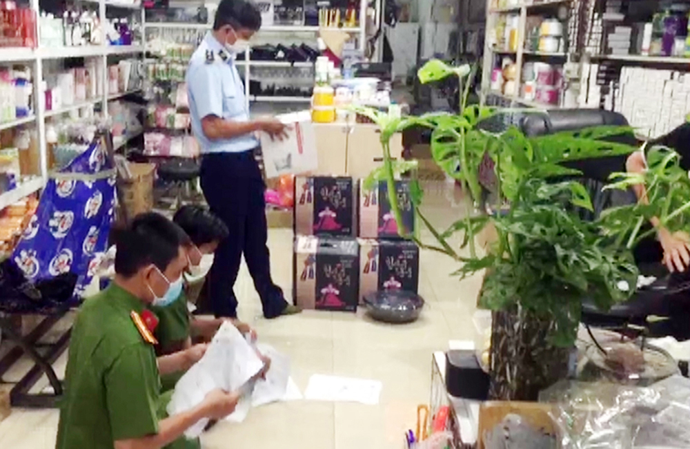 An Giang: Thu giữ trên 3.000 sản phẩm không rõ nguồn gốc, không hóa đơn chứng từ