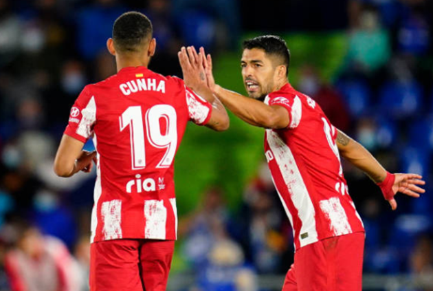 Suarez lập cú đúp, Atletico lên ngôi đầu La Liga