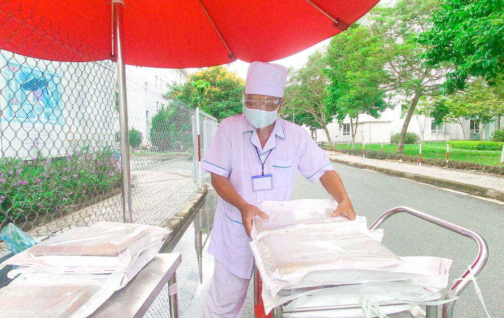 Công đoàn đồng hành cùng lực lượng y tế chống dịch