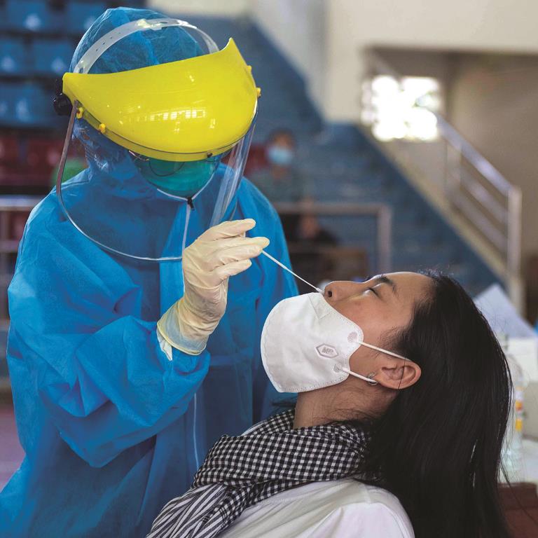 “Bình tĩnh sống để chống dịch lâu dài”