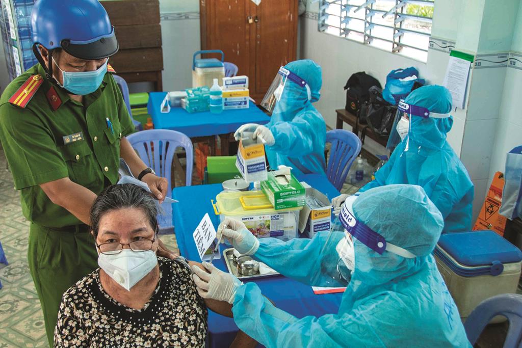 “Bình tĩnh sống để chống dịch lâu dài”