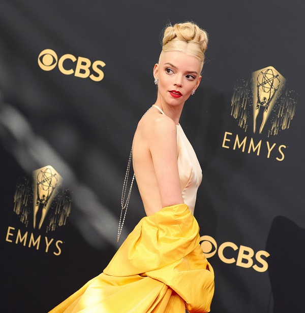 Ngắm bản vẽ trang phục của Anya Taylor-Joy tại giải Emmy