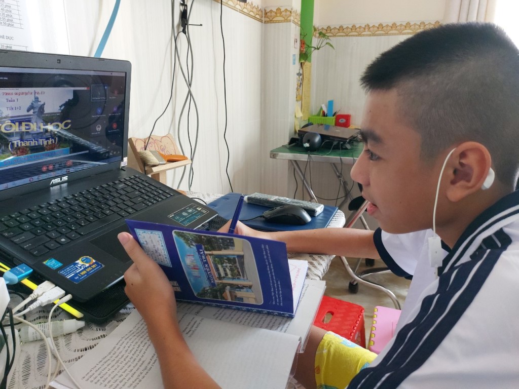 Chủ tịch UBND tỉnh An Giang yêu cầu tổ chức dạy học trực tuyến hiệu quả, hỗ trợ thiết bị học tập trực tuyến cho học sinh khó khăn