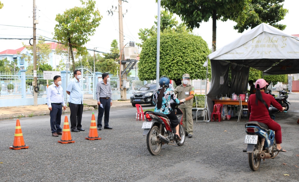Lãnh đạo huyện Châu Thành kiểm tra công tác phòng, chống dịch bệnh COVID-19 tại thị trấn An Châu