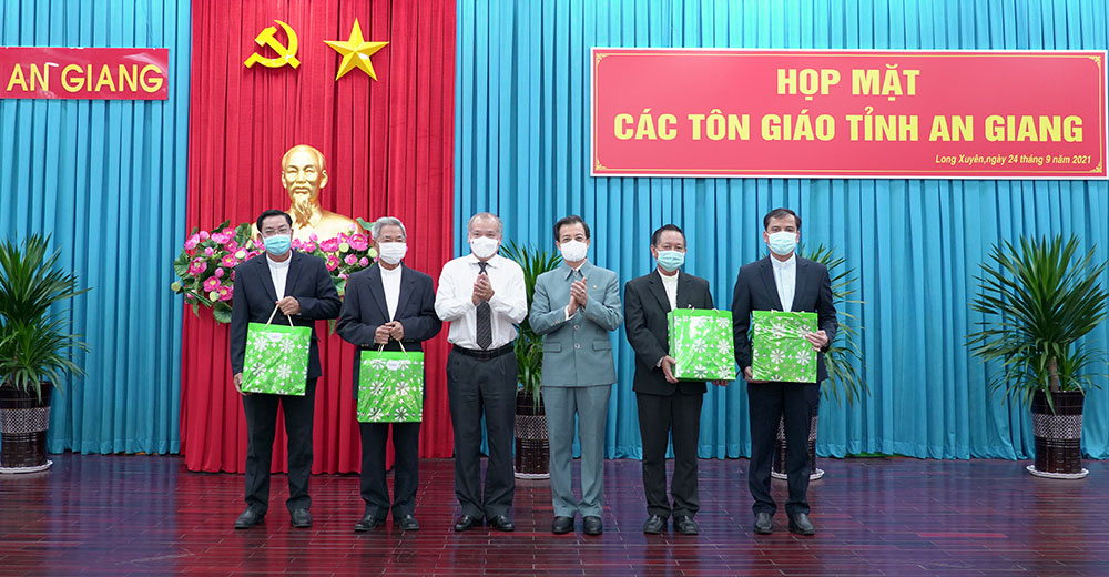 Bí thư Tỉnh ủy An Giang Lê Hồng Quang: Các tổ chức tôn giáo đoàn kết, chung sức, đồng lòng đẩy lùi COVID-19