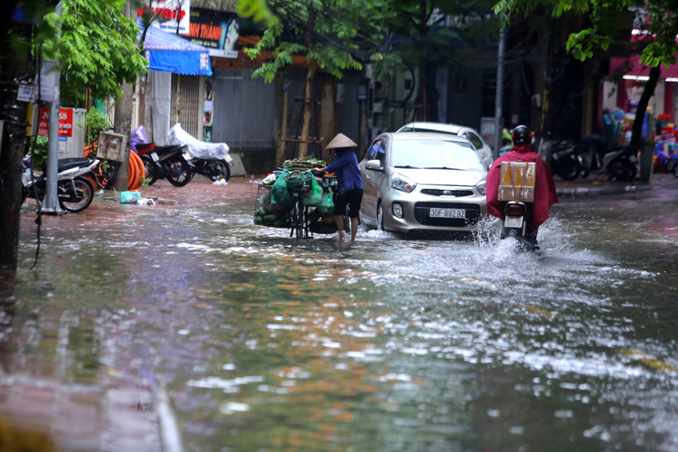 Thời tiết ngày 24-9: Bão số 6 suy yếu thành một vùng áp thấp, Trung Bộ, Tây Nguyên và Nam Bộ có mưa rất to
