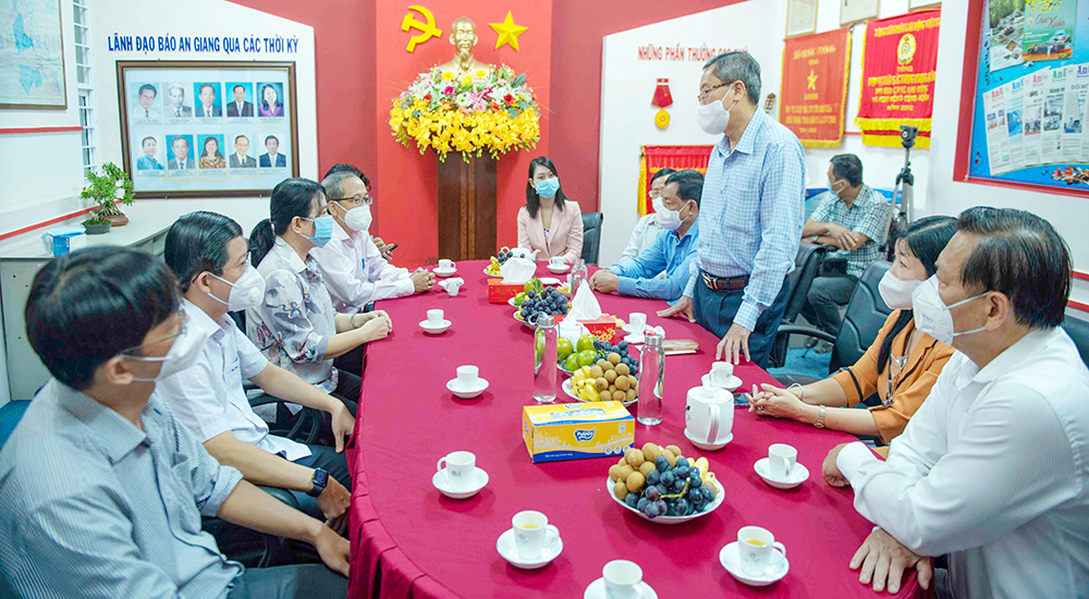 Thường trực Tỉnh ủy thăm, động viên Báo An Giang và Đài phát thanh – Truyền hình An Giang
