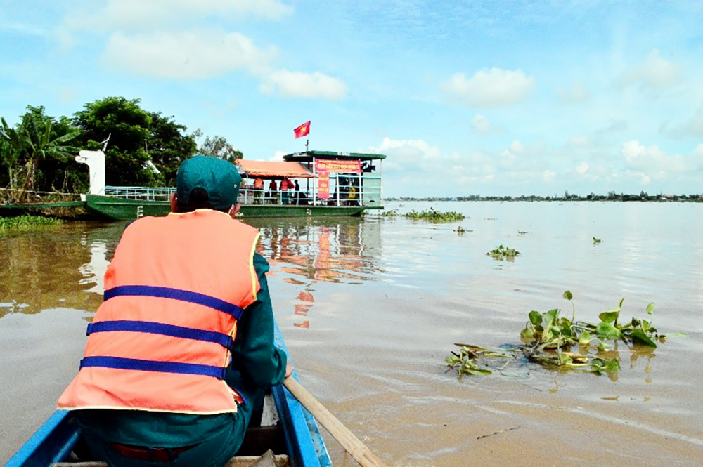 Những ngày bám chốt trên sông
