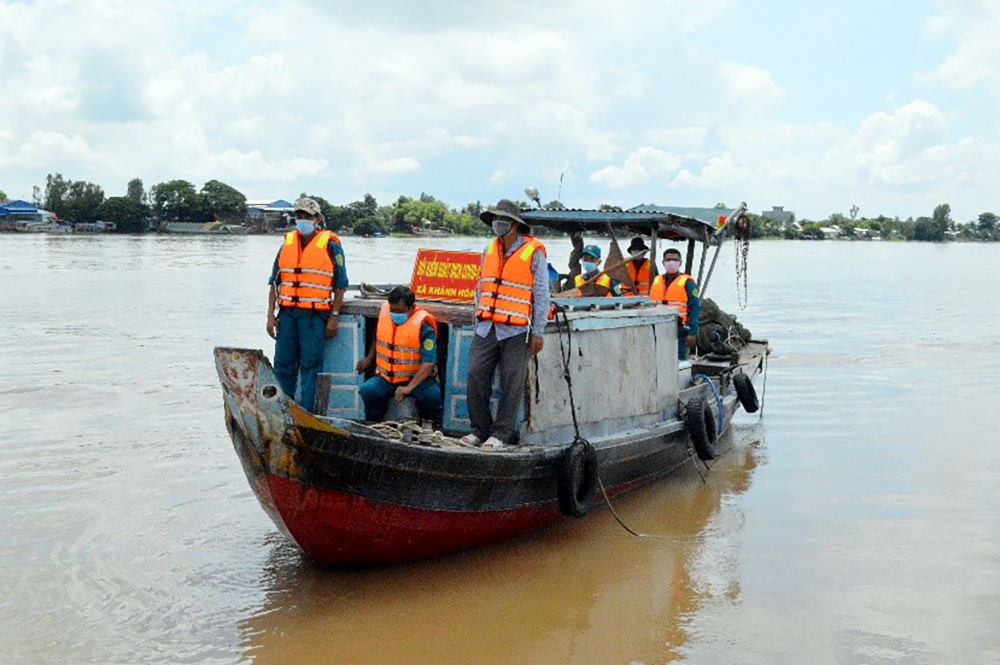 Những ngày bám chốt trên sông