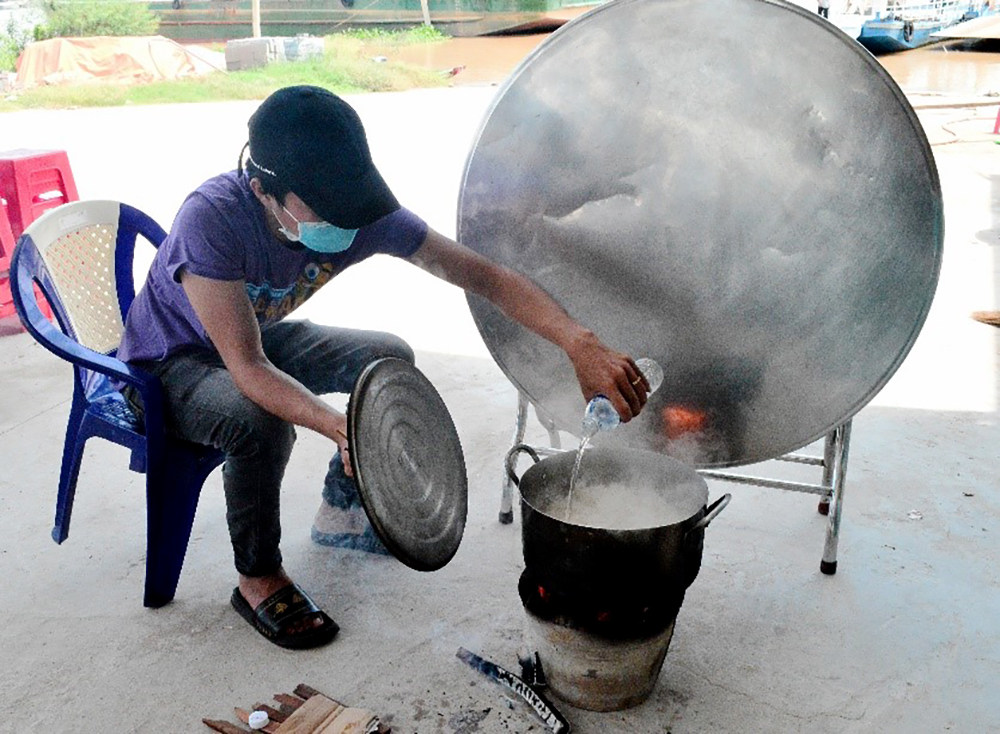 Những ngày bám chốt trên sông