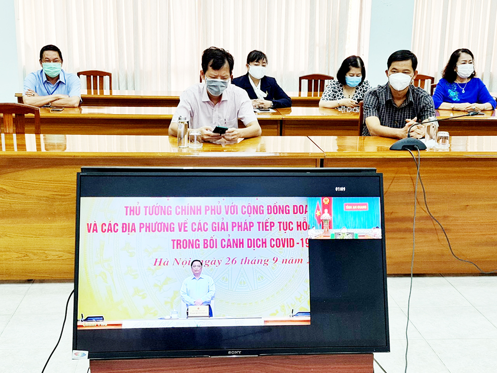 Thủ tướng Chính phủ: Doanh nghiệp cũng phải thích ứng an toàn với dịch bệnh