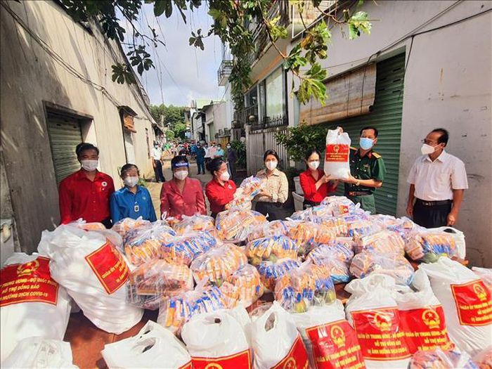Đoàn kết toàn dân tộc, chiến thắng đại dịch COVID-19