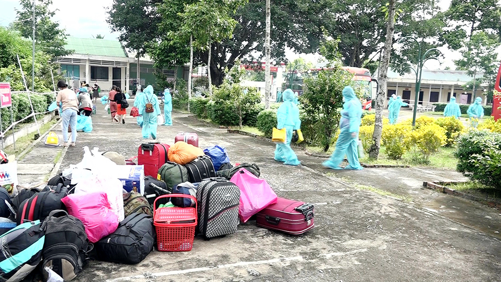 Đón 233 công dân An Giang từ TP. Hồ Chí Minh và các tỉnh: Đồng Nai, Long An, Bình Dương về quê an toàn