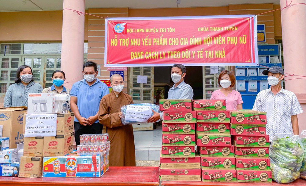 Tận tâm vì đạo, vì đời