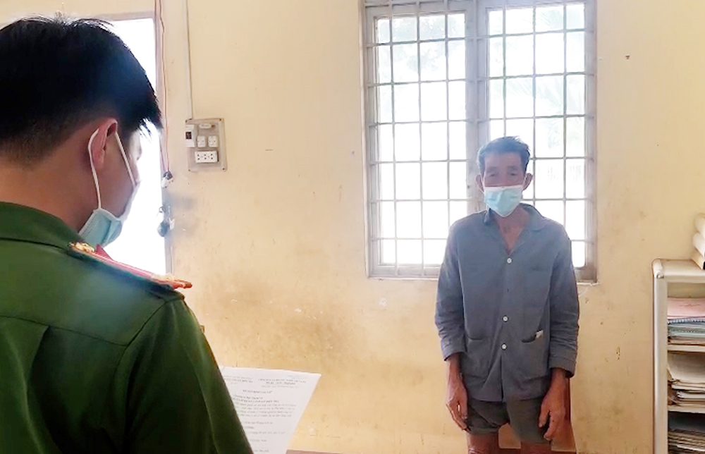 An Giang: Bắt giữ lão ông tháo dây phong tỏa cách ly, đánh trưởng ấp