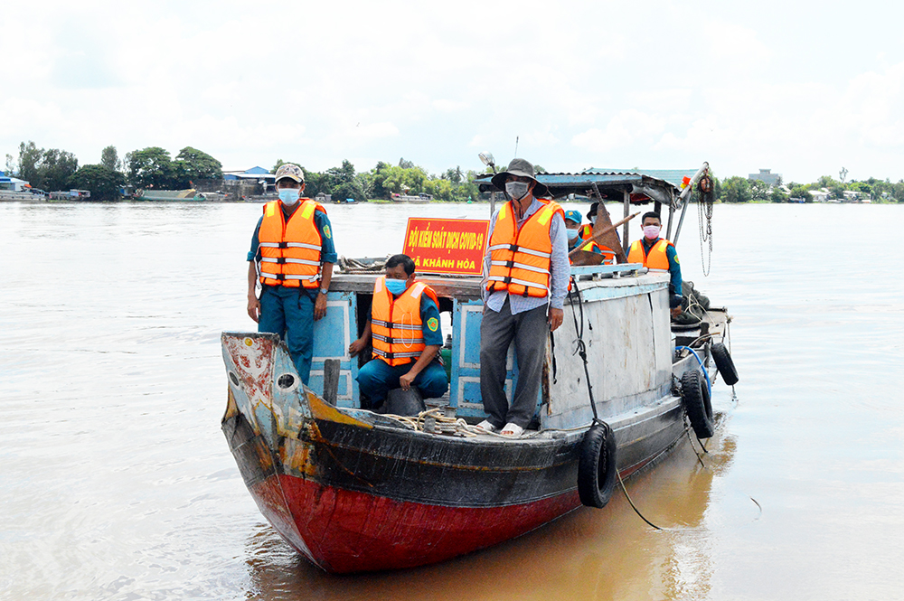 Phòng tuyến chống dịch trên sông