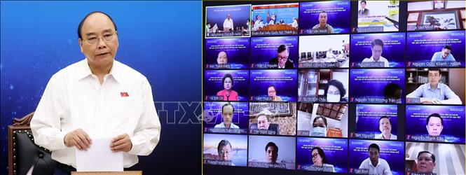 Chủ tịch nước Nguyễn Xuân Phúc tiếp xúc cử tri doanh nghiệp TP Hồ Chí Minh