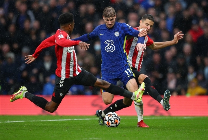Đánh bại Southampton, Chelsea chiếm ngôi đầu