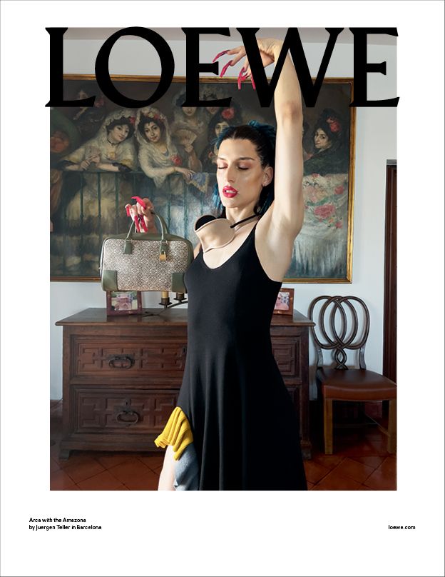 Loewe vinh danh chiếc túi nữ quyền Amazona