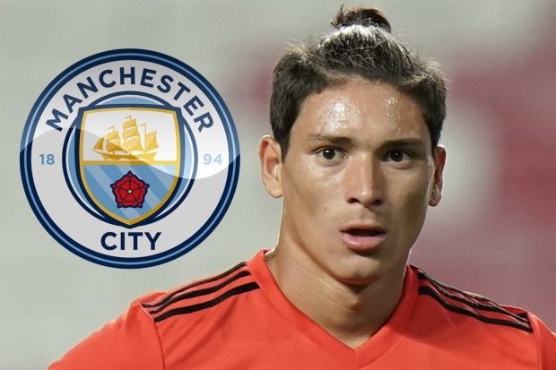 Cavani mở cửa rời MU