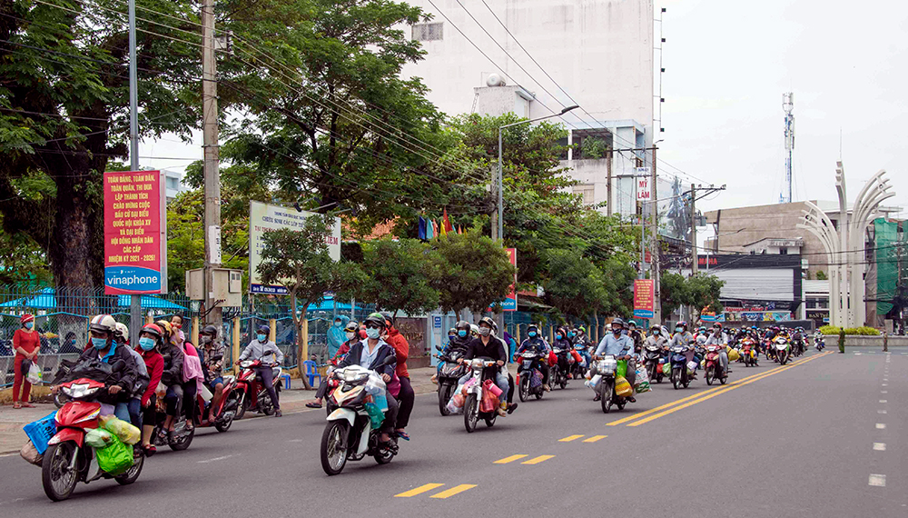 Hơn 35.000 người dân về quê, Chủ tịch tỉnh An Giang Nguyễn Thanh Bình chỉ đạo tiếp nhận chu đáo, nghĩa tình