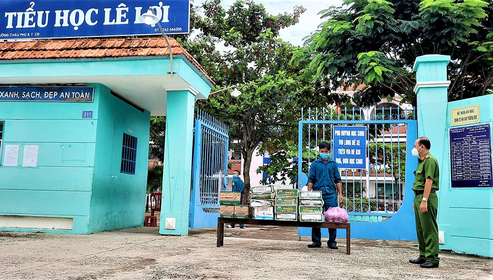 “Người dân về tới cửa ngõ thì phải đón tiếp”