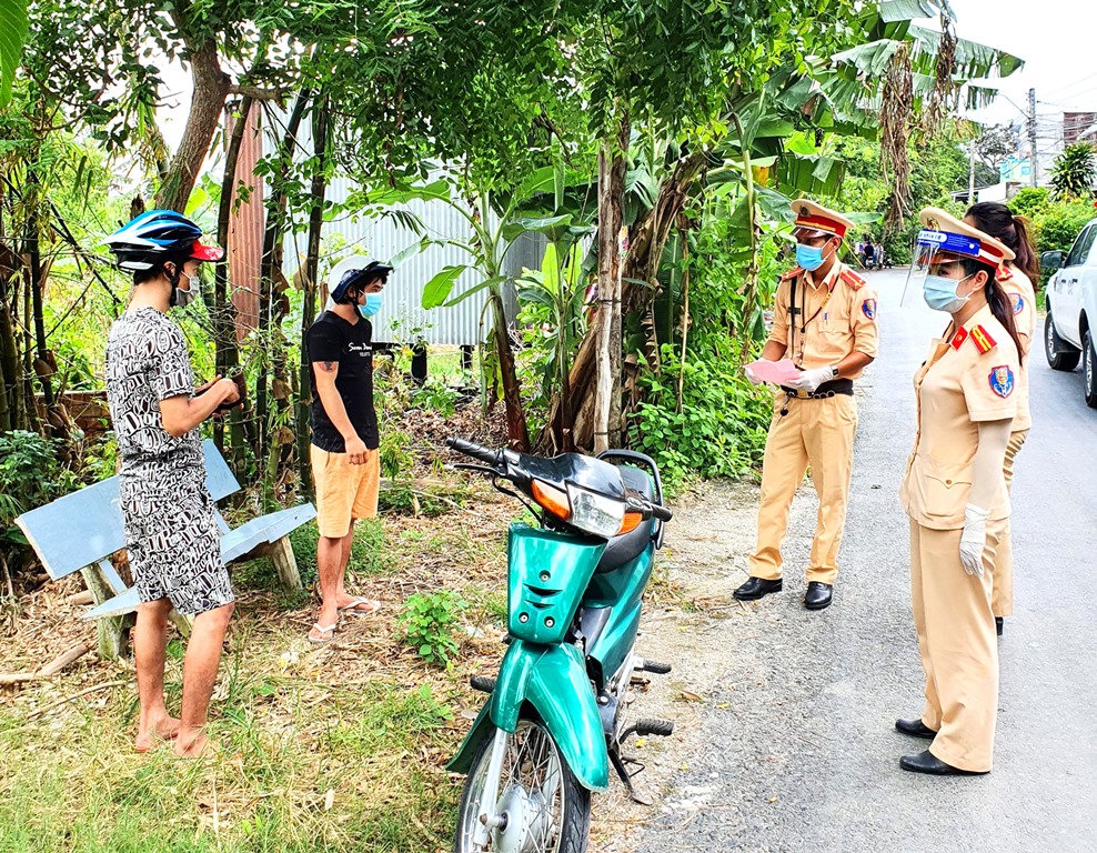 Công an huyện Châu Phú quyết tâm chống dịch
