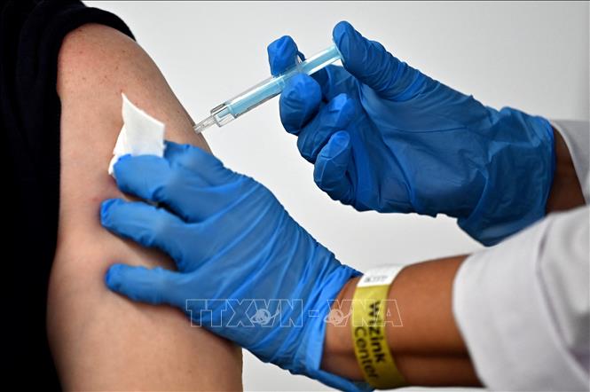 Tây Ban Nha, Maroc triển khai tiêm mũi vaccine tăng cường