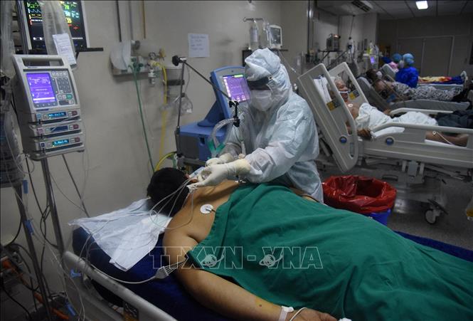 WHO cảnh báo cuộc chiến chống dịch COVID-19 chưa kết thúc