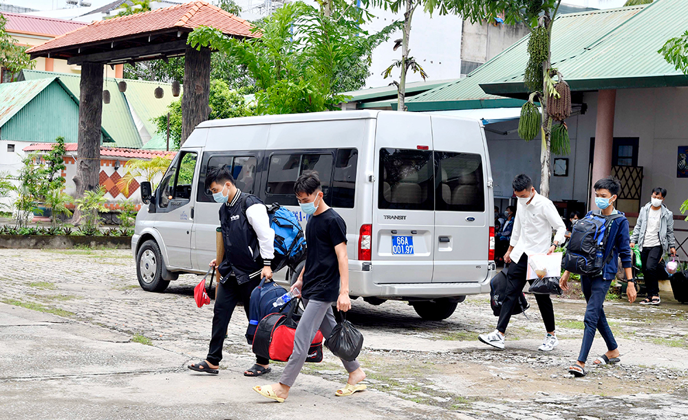 An Giang đưa thí sinh trúng tuyển trường quân đội nhập học