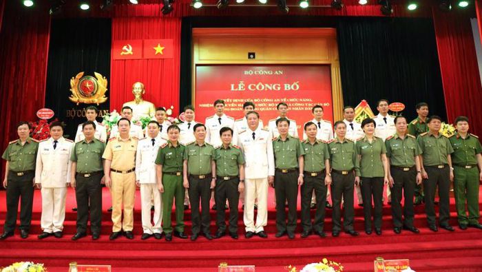 Công bố quyết định thành lập Trung đoàn Không quân Công an nhân dân