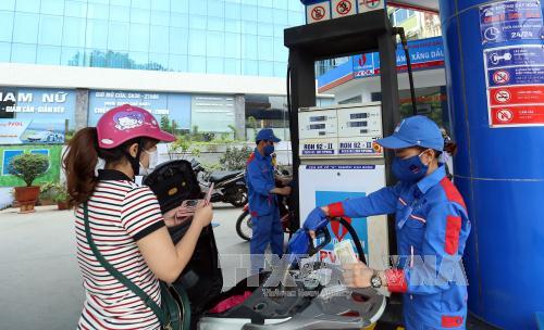 Giá xăng, dầu tăng gần 1.000 đồng/lít