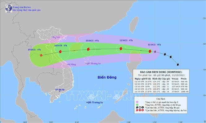 Ngày 13-10, bão Kompasu đi vào Biển Đông và tiếp tục mạnh thêm