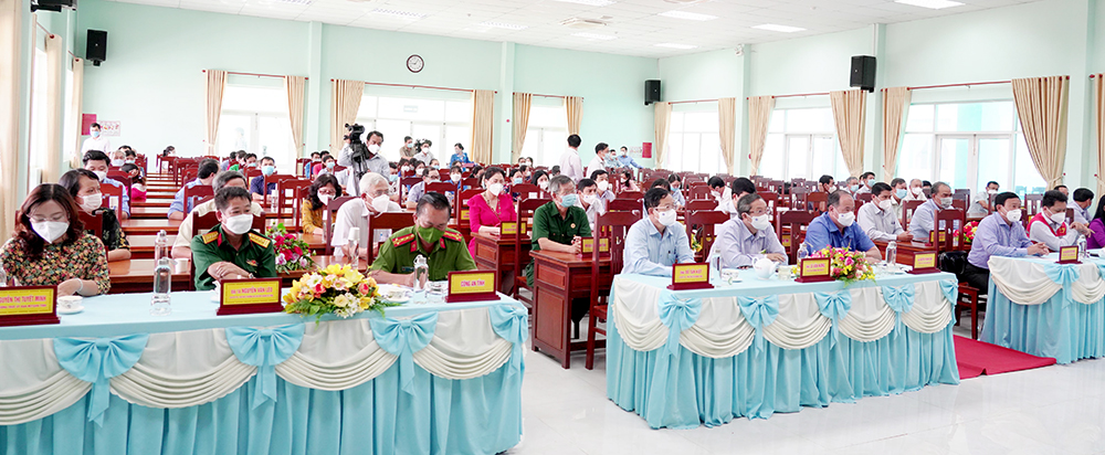 An Giang: Phát động và trao tặng “Triệu phần quà Đại đoàn kết” và “Túi an sinh” hỗ trợ người dân bị ảnh hưởng do dịch bệnh COVID – 19