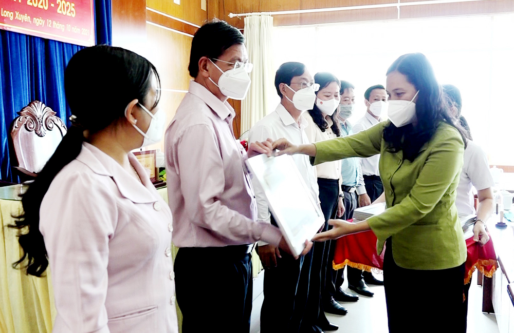 Hội nghị lần thứ 6, Ban Chấp hành Đảng bộ thành phố Long Xuyên khóa XII