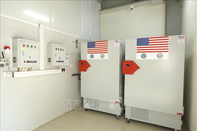 Bộ Y tế tiếp nhận 77 tủ lạnh âm sâu do Hoa Kỳ viện trợ