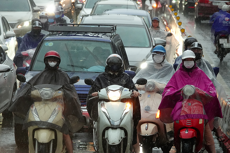 Thời tiết ngày 13-10: Bão số 8 gây mưa rất to từ Thanh Hóa đến Quảng Bình