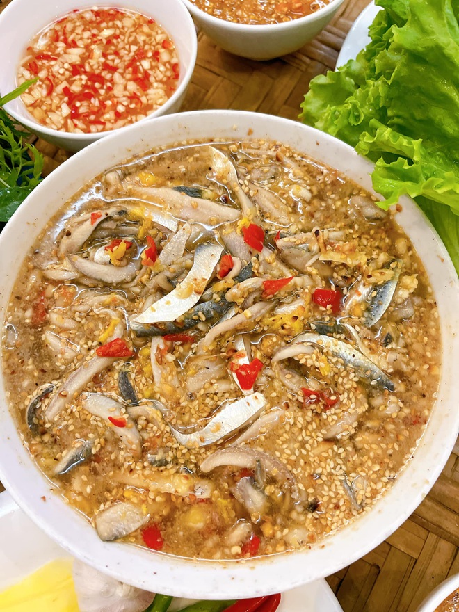 Đặc sản cá trích "ăn tươi nuốt sống" nổi tiếng ở Đà Nẵng