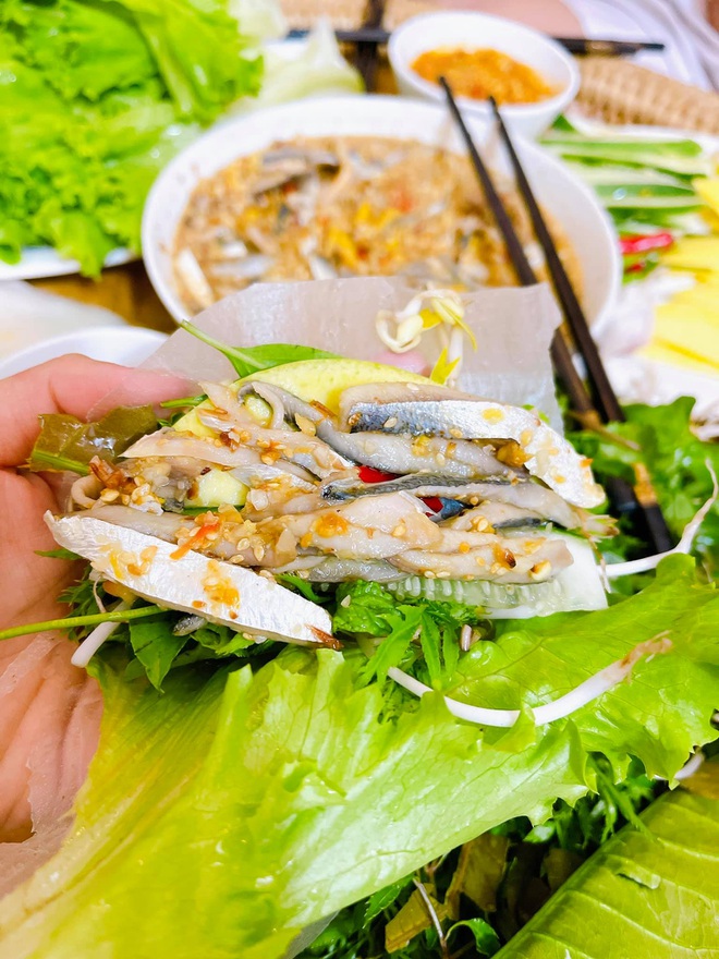 Đặc sản cá trích "ăn tươi nuốt sống" nổi tiếng ở Đà Nẵng