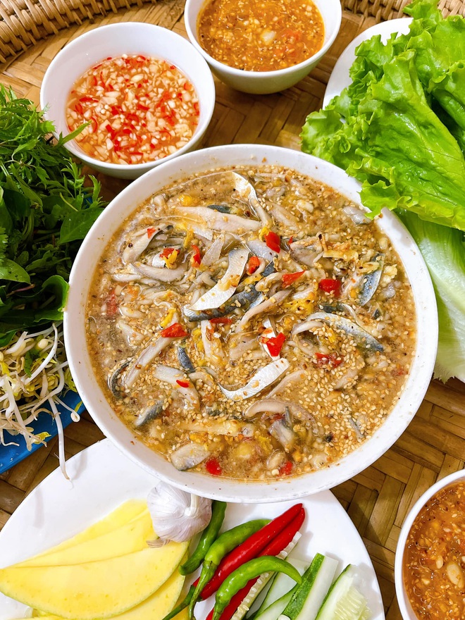 Đặc sản cá trích "ăn tươi nuốt sống" nổi tiếng ở Đà Nẵng