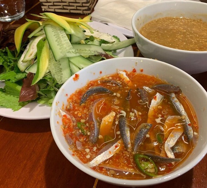 Đặc sản cá trích "ăn tươi nuốt sống" nổi tiếng ở Đà Nẵng