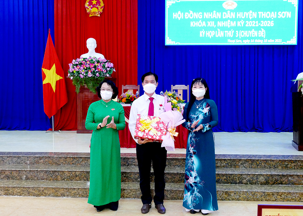 Kỳ họp lần 3, HĐND huyện Thoại Sơn nhiệm kỳ 2021-2026 bầu bổ sung các chức danh lãnh đạo