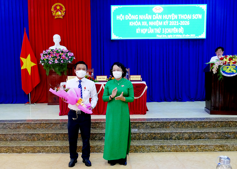 Kỳ họp lần 3, HĐND huyện Thoại Sơn nhiệm kỳ 2021-2026 bầu bổ sung các chức danh lãnh đạo