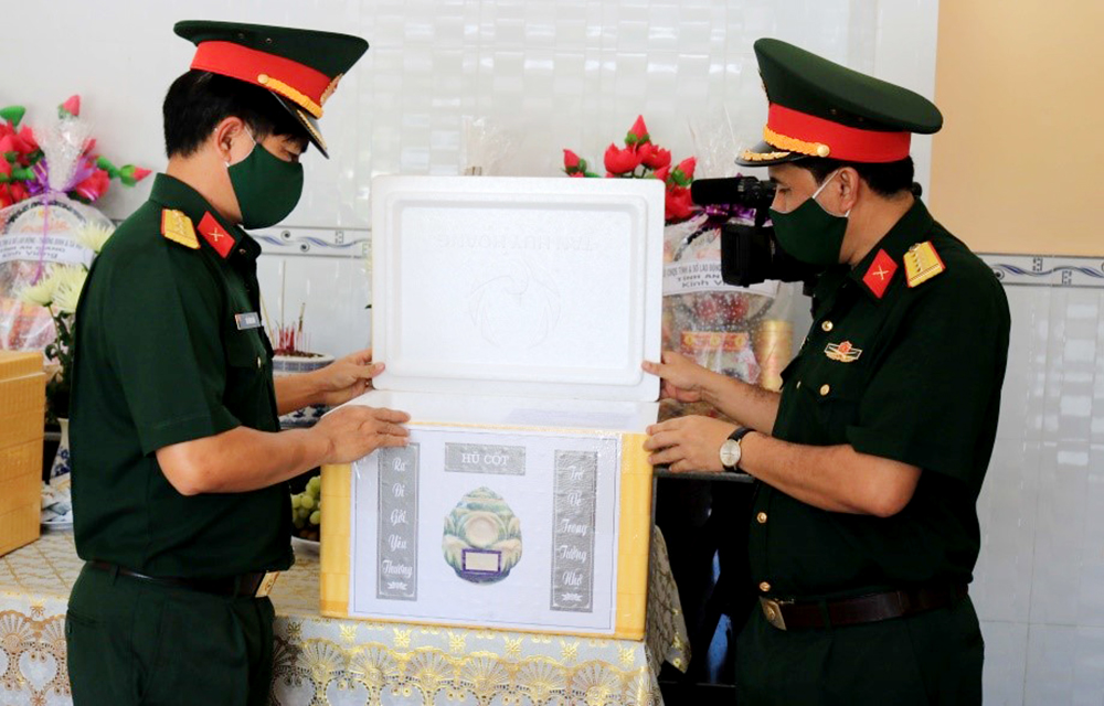 Bàn giao đợt 2 tro cốt người tử vong do COVID-19