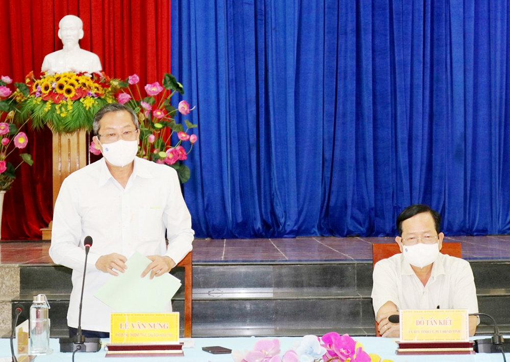 Phó Bí thư Thường trực Tỉnh ủy, Chủ tịch HĐND tỉnh An Giang Lê Văn Nưng kiểm tra công tác phòng, chống dịch bệnh COVID -19 và tiếp đón công dân trở về địa phương tại huyện Châu Thành