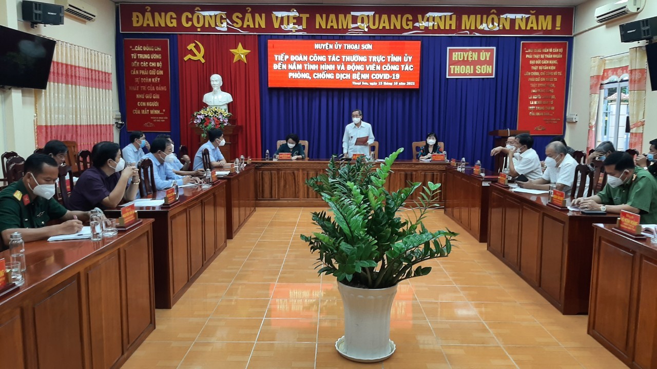 Phó Bí thư Thường trực Tỉnh ủy An Giang Lê Văn Nưng kiểm tra công tác phòng, chống dịch tại Thoại Sơn