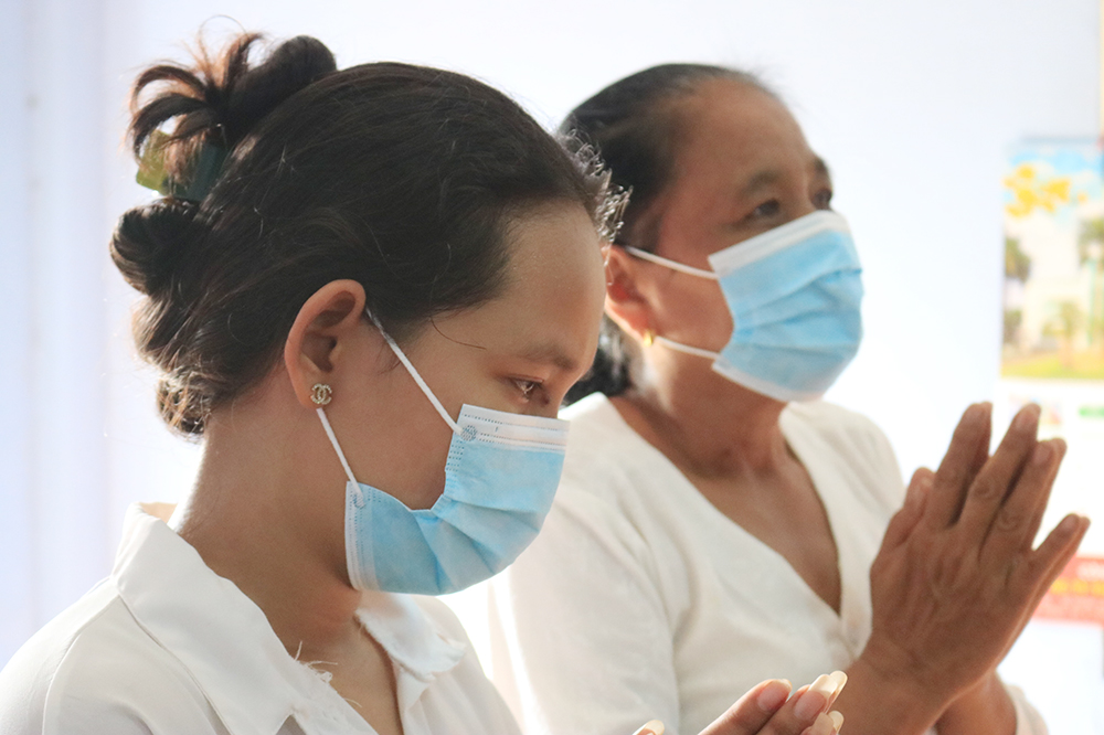 Những đôi mắt trong mùa dịch