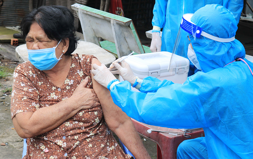 Những đôi mắt trong mùa dịch