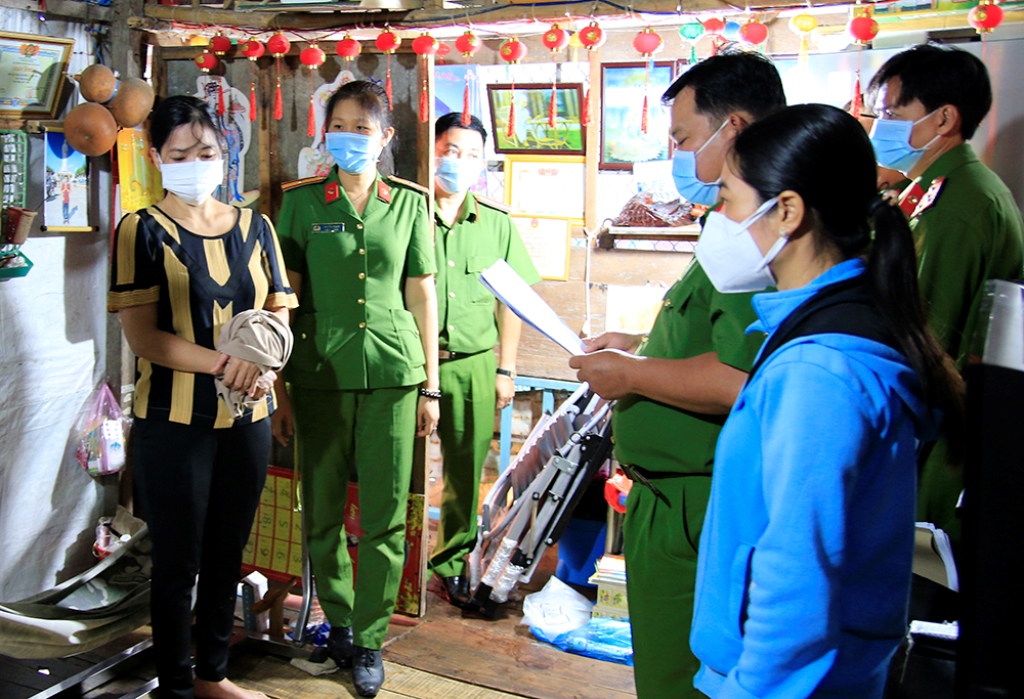 An Giang: Bắt tạm giam 2 đối tượng lừa đảo chiếm đoạt trên 4,7 tỷ đồng ở TX. Tân Châu