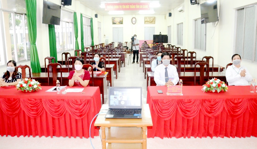 Khai giảng lớp bồi dưỡng cấp ủy cơ sở